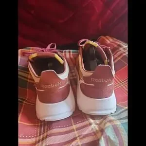 Reebok Shoes Reebok Classic Leather Legacy Size 95 Euc Fy7454 Rare Excellent Condition Poshmark